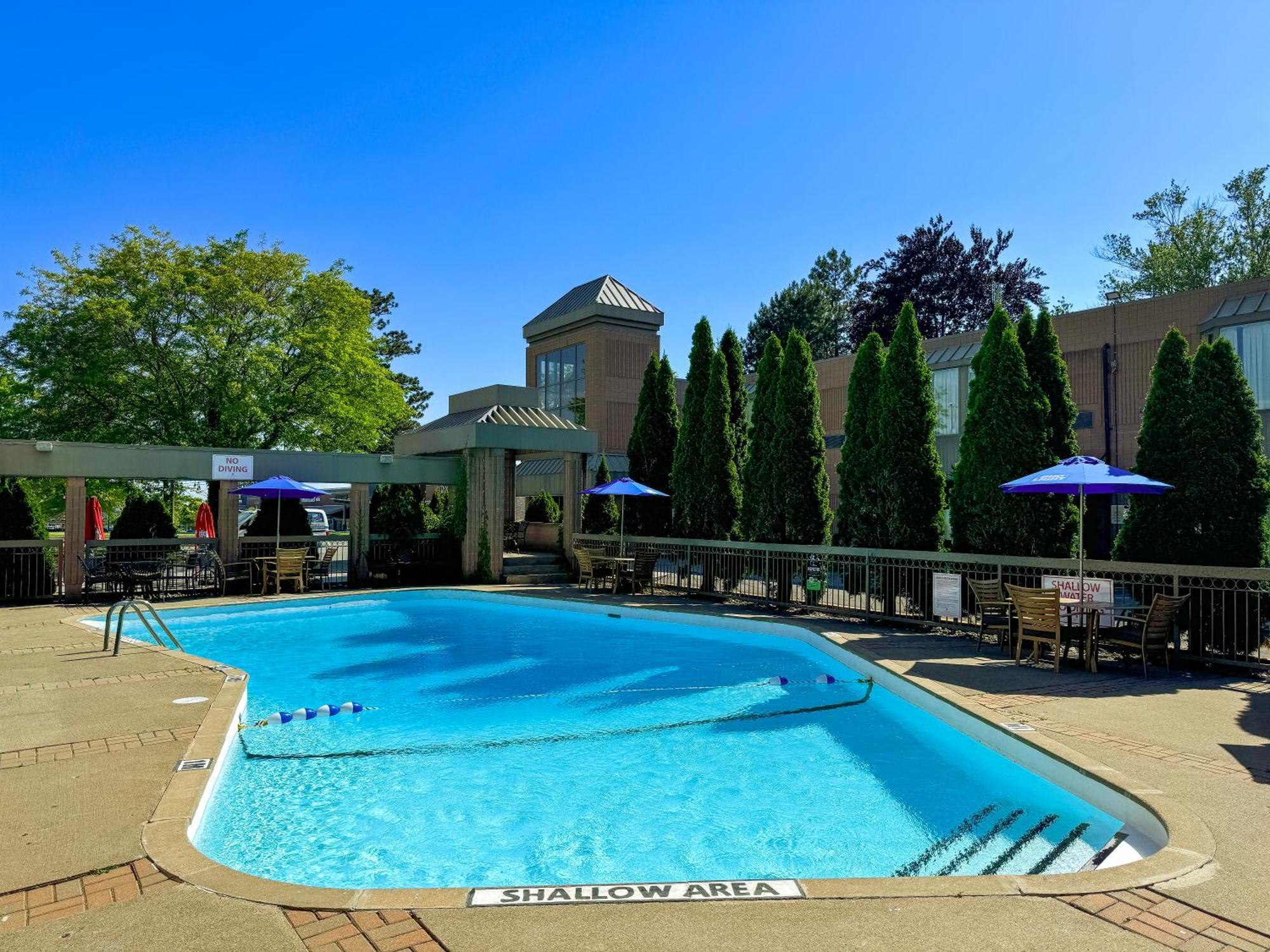 Ramada Plaza By Wyndham Niagara Falls Exterior foto